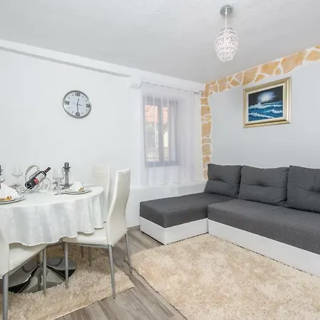 King&queen Apartman *